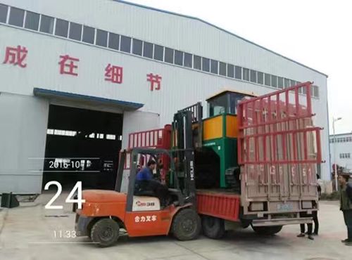 三级高潮黄色红桃视频 有机肥履带式翻堆机发往湖北图4